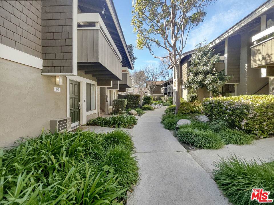 99 Streamwood - Photo 1