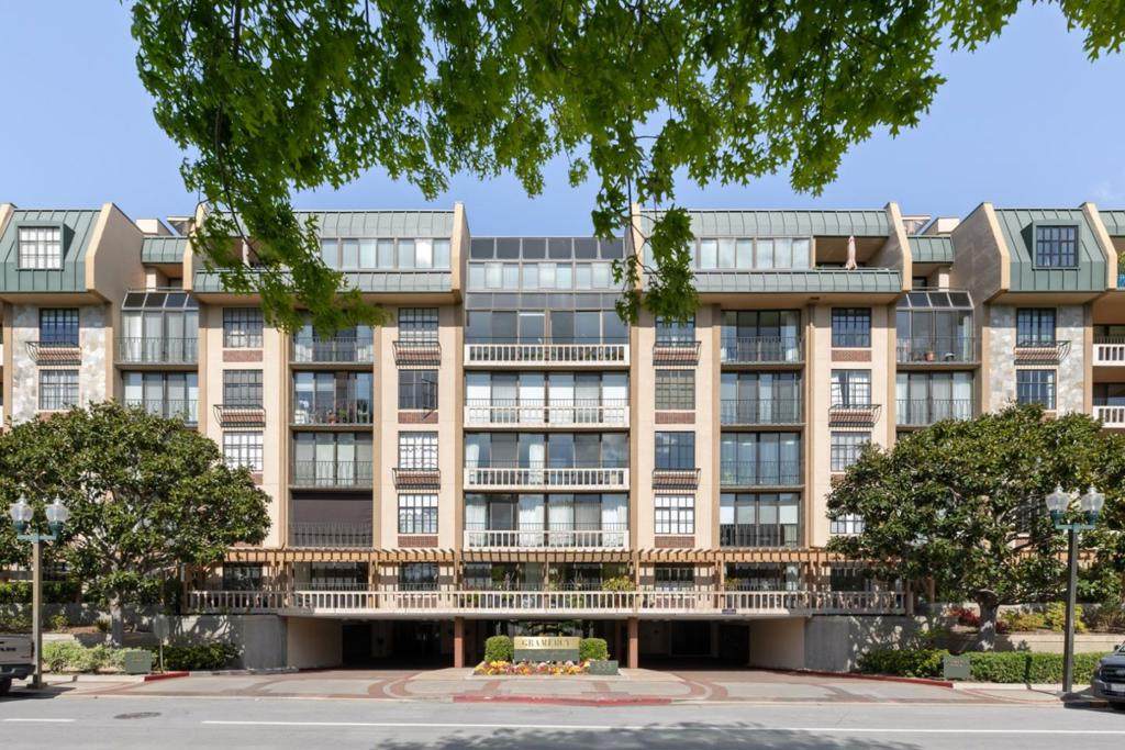 555 Laurel Avenue - Photo 1