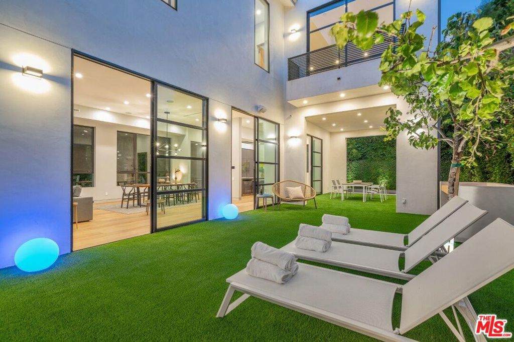 346 Kings Road - Photo 1