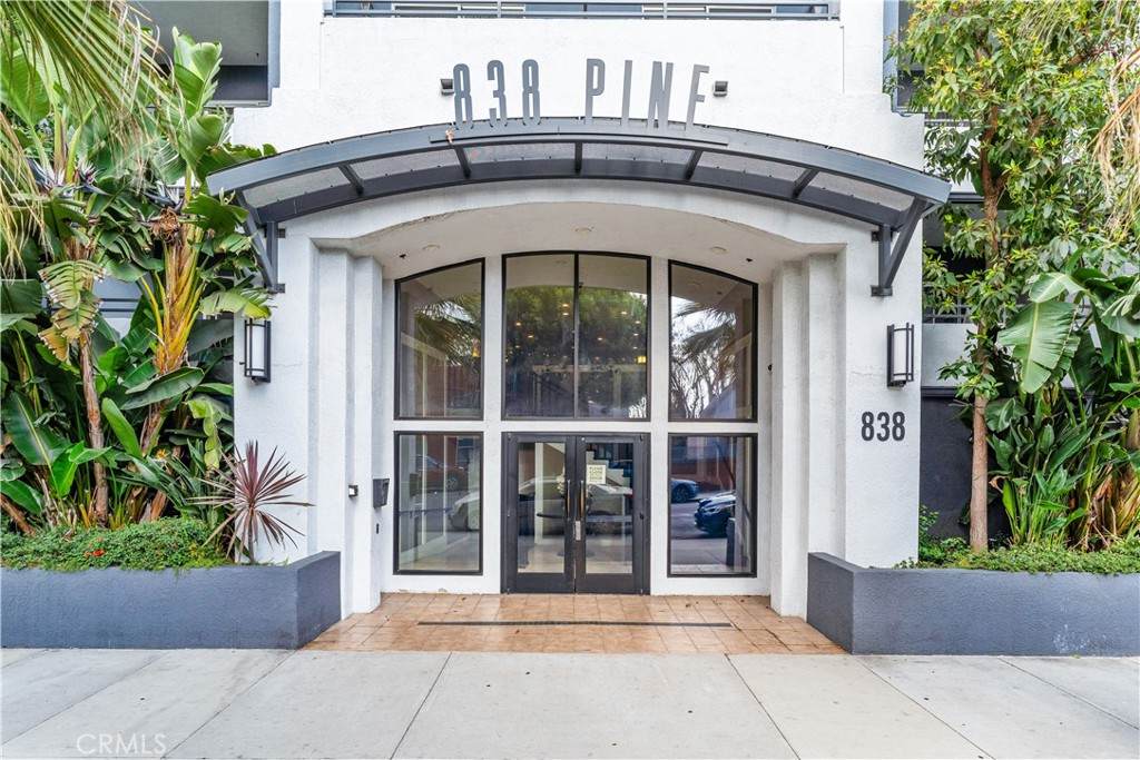 838 Pine Avenue - Photo 1