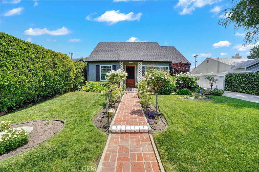 5634 Saint Clair Avenue - Photo 1