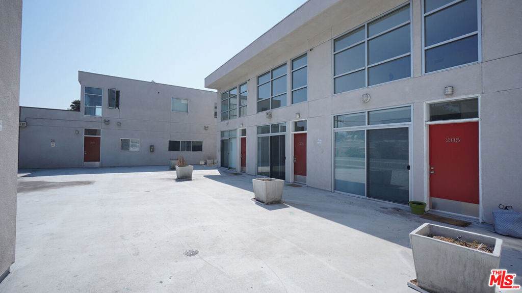 922 23Rd Street - Photo 1
