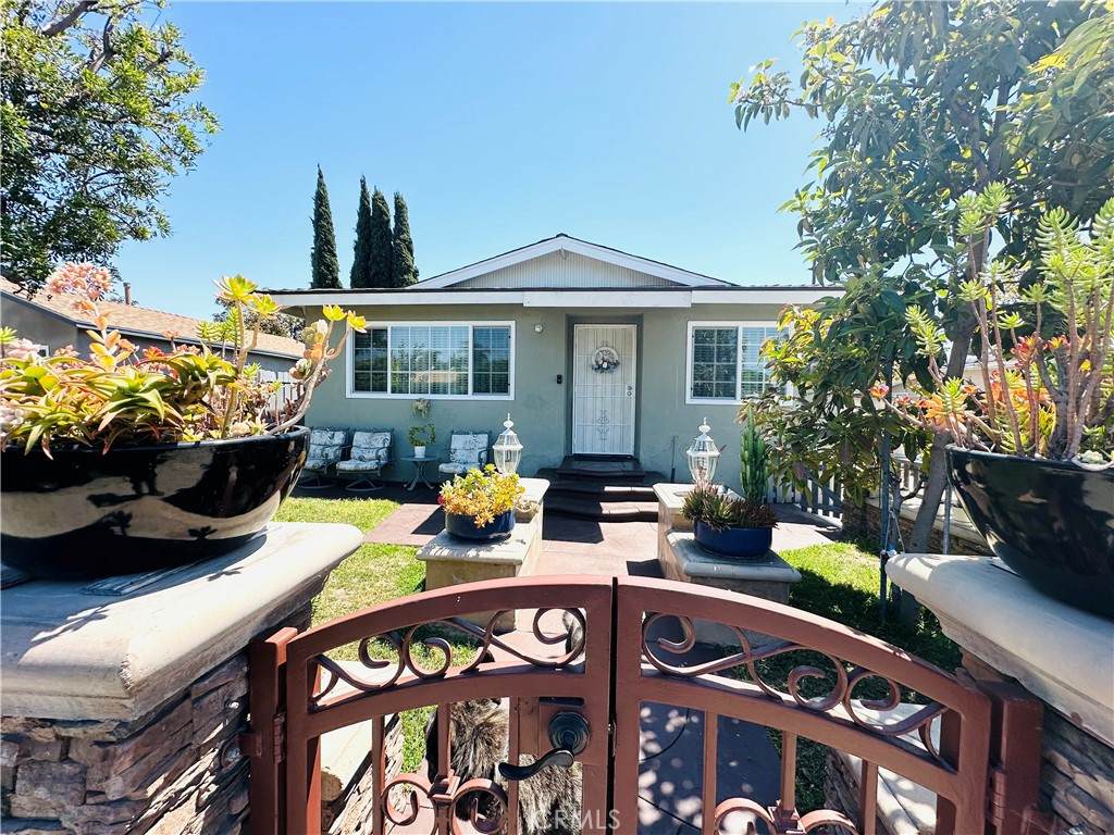 2506 Pomona Street - Photo 1