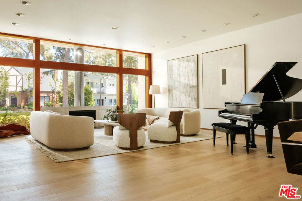 https://bt-photos.global.ssl.fastly.net/socal/orig_boomver_1_374393391-2.jpg