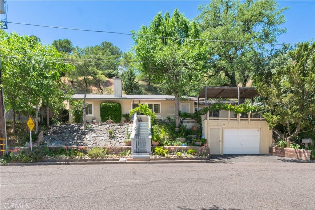 649 Olive St - Photo 1