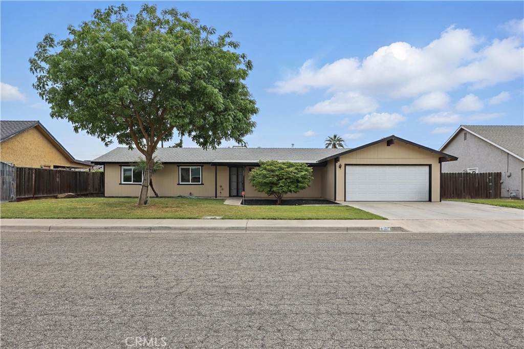 137 Holiday Way - Photo 1