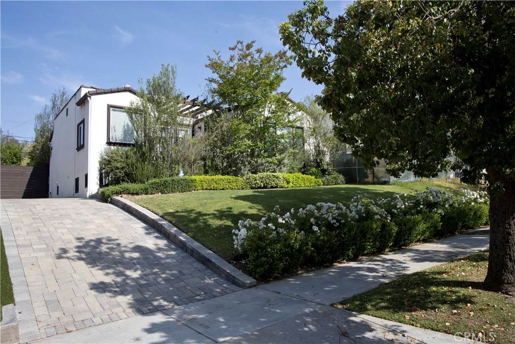 1029 Keniston Avenue - Photo 1