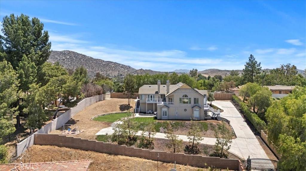 2627 Valley View Avenue - Photo 1