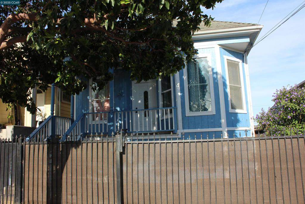 540 3rd St - Photo 1