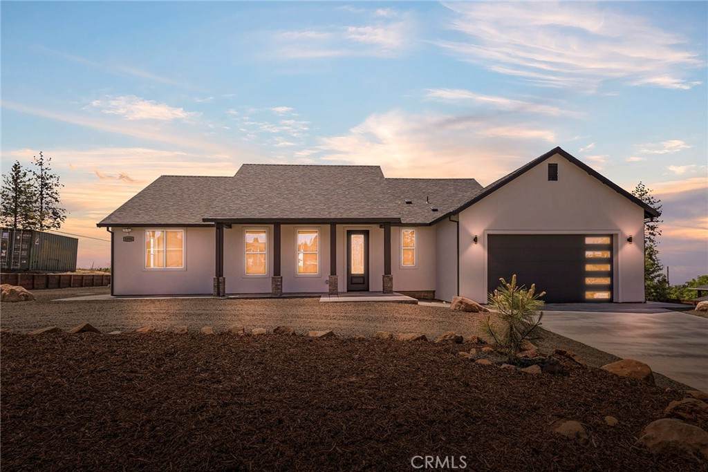 1890 Arrowhead Dr - Photo 1