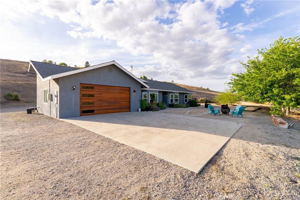 2750 Lazy Hill Rd - Photo 1