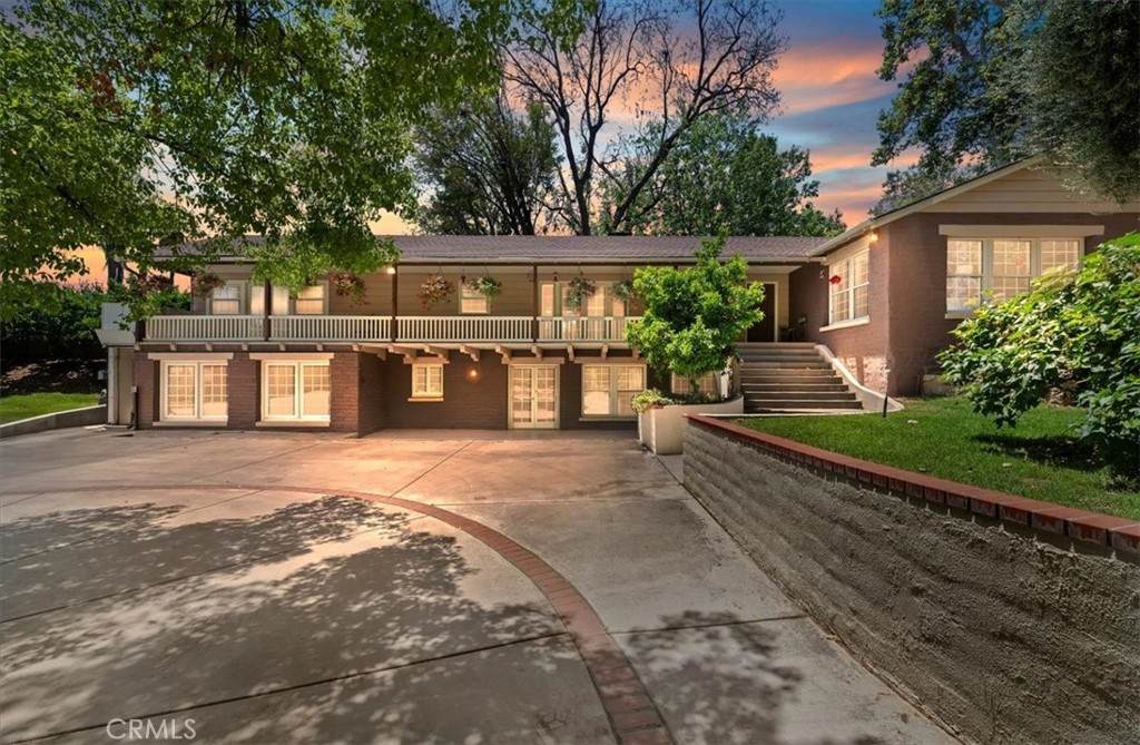 8180 Victoria Avenue - Photo 1