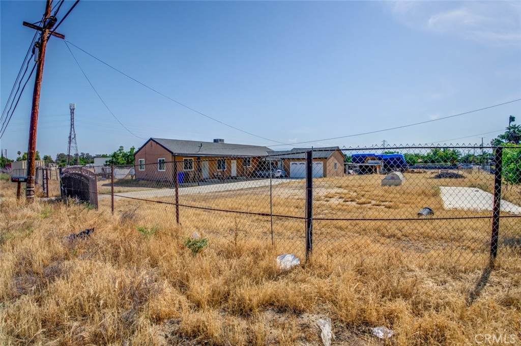5915 Weedpatch - Photo 1