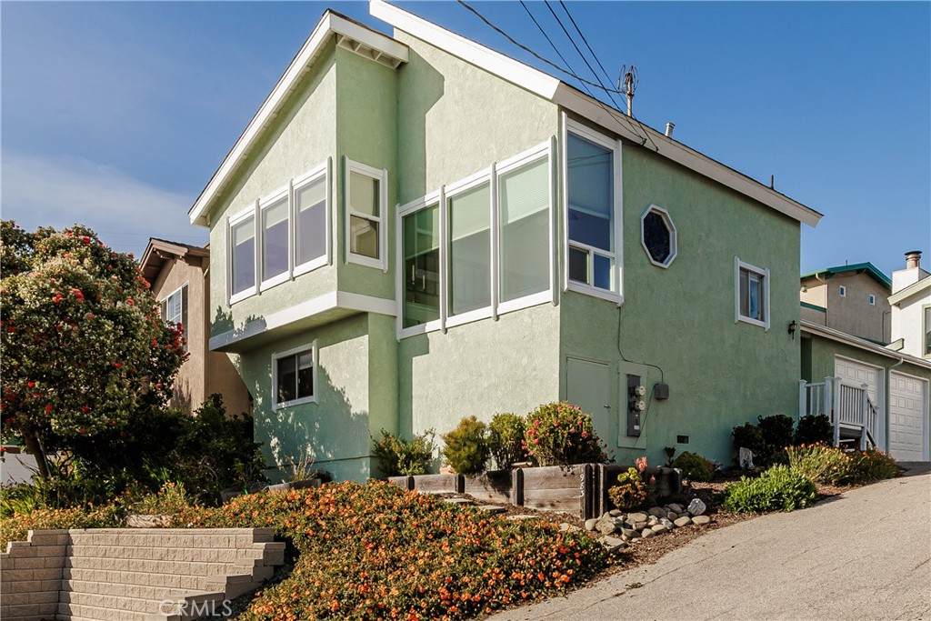 1983 Cirlce Drive - Photo 1