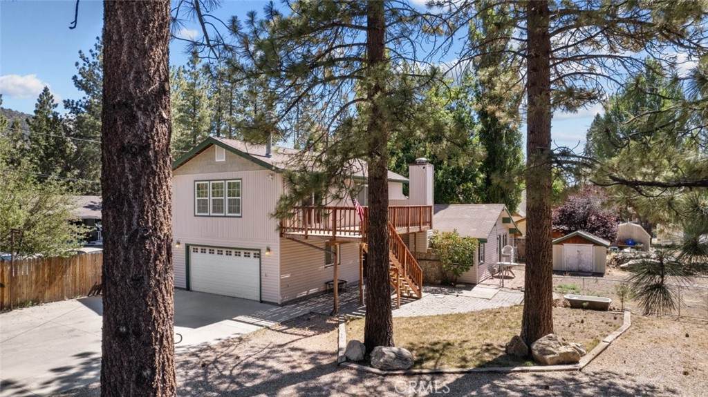 924 Greenway Drive - Photo 1