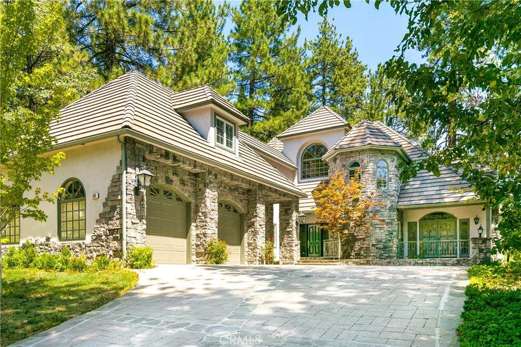 699 Brentwood Drive - Photo 1