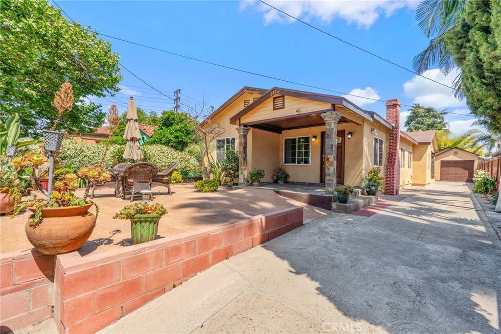 2674 Knox Avenue - Photo 1