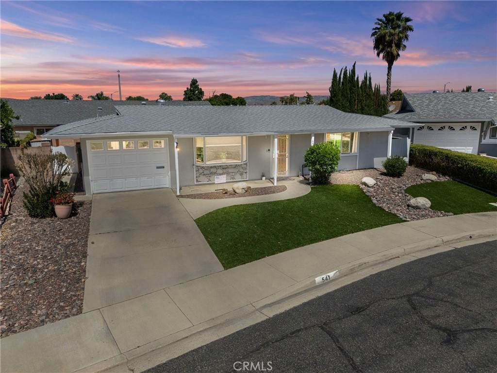 541 Shasta Way - Photo 1