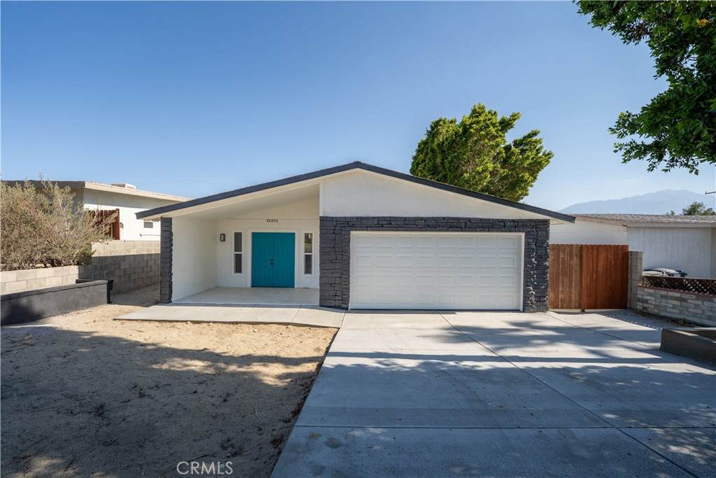 66895 Flora Avenue - Photo 1