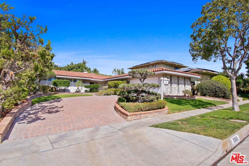 5505 62nd Street - Photo 1