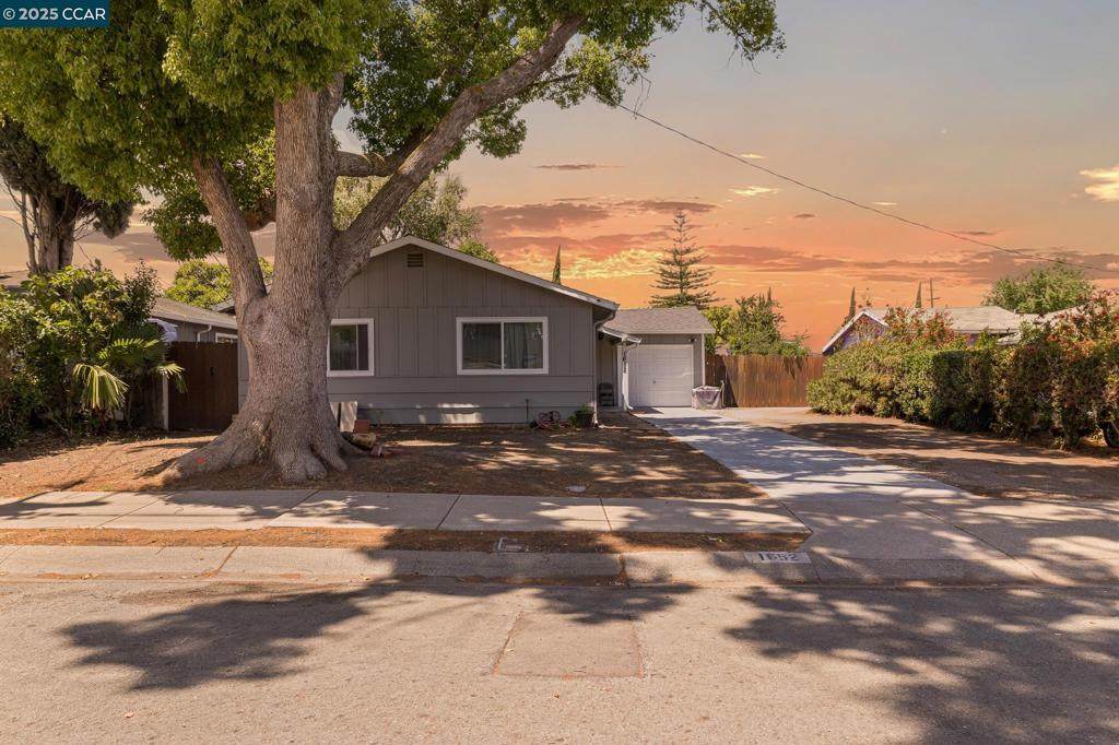1652 Deems St - Photo 1
