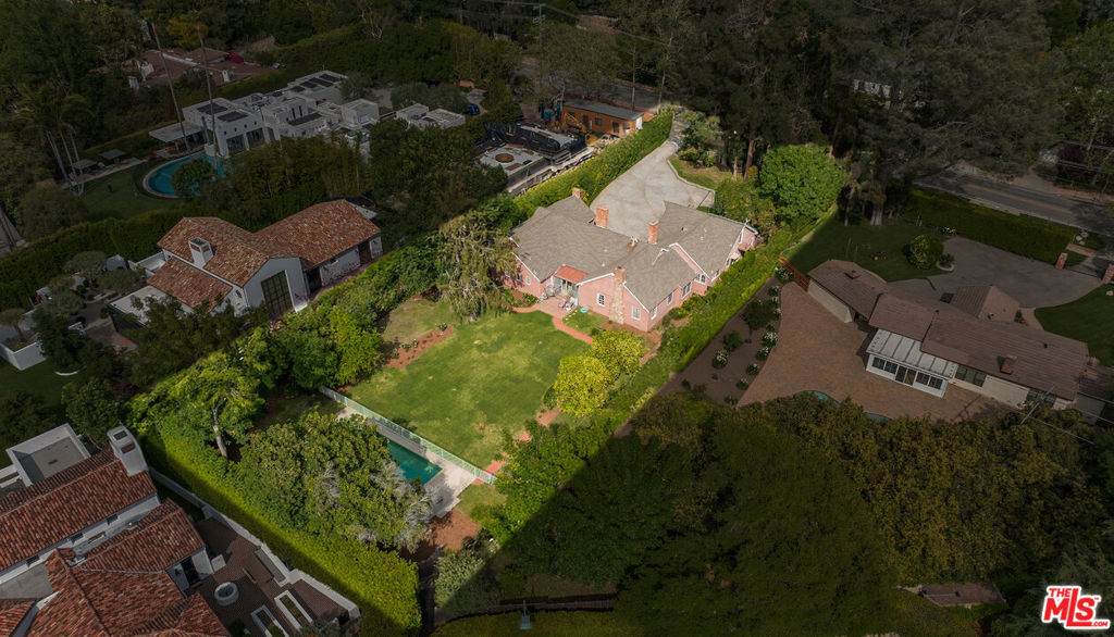 1639 Mandeville Canyon Road - Photo 1