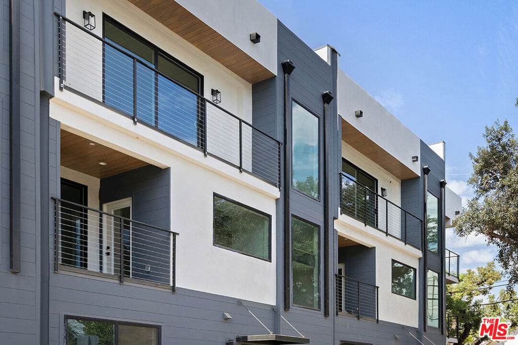 6050 Burwood Avenue - Photo 1