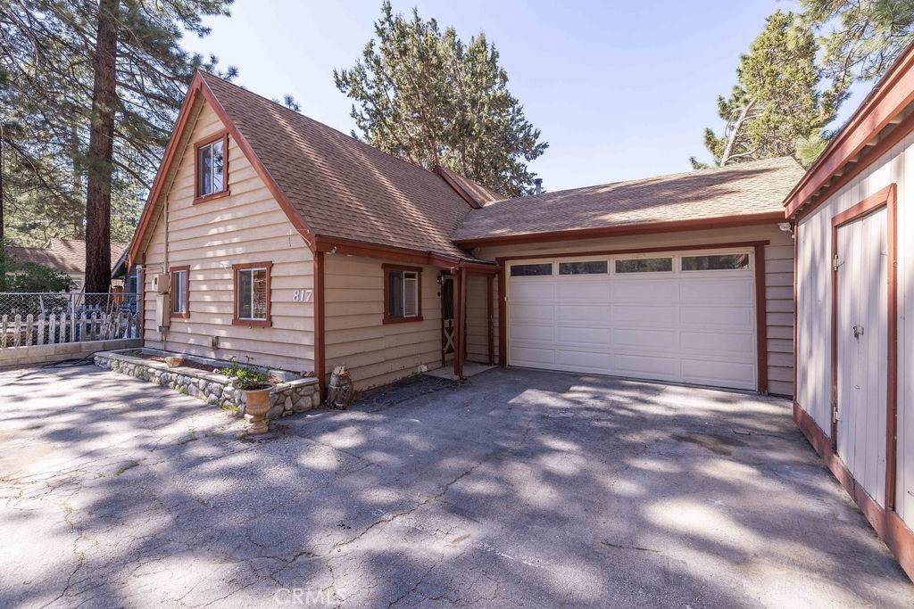 817 Mountain View Boulevard - Photo 1