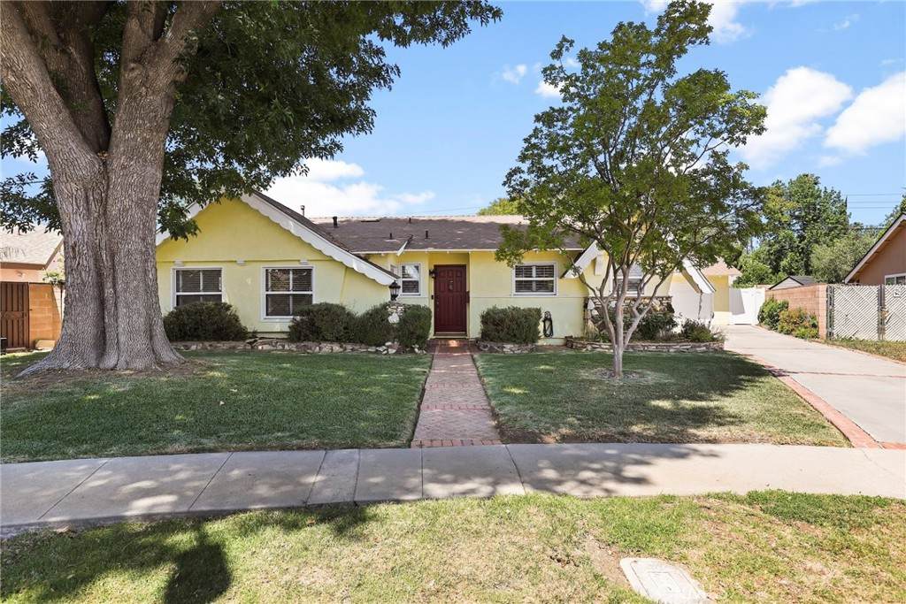 22941 Keswick Street - Photo 1