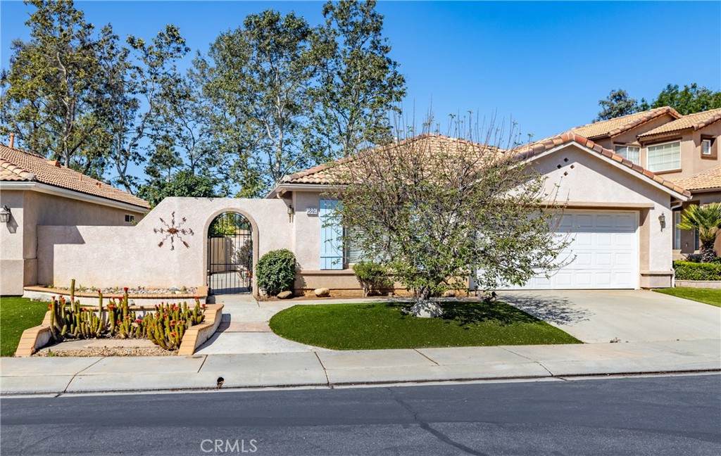 689 Twin Hills Drive - Photo 1