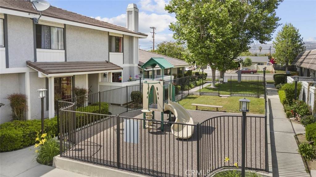 2346 Royal Avenue - Photo 1