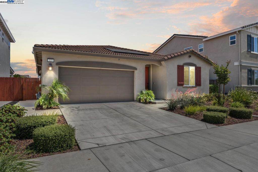 323 Sacramento St - Photo 1