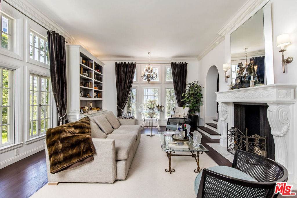 10335 Wilshire Boulevard - Photo 1