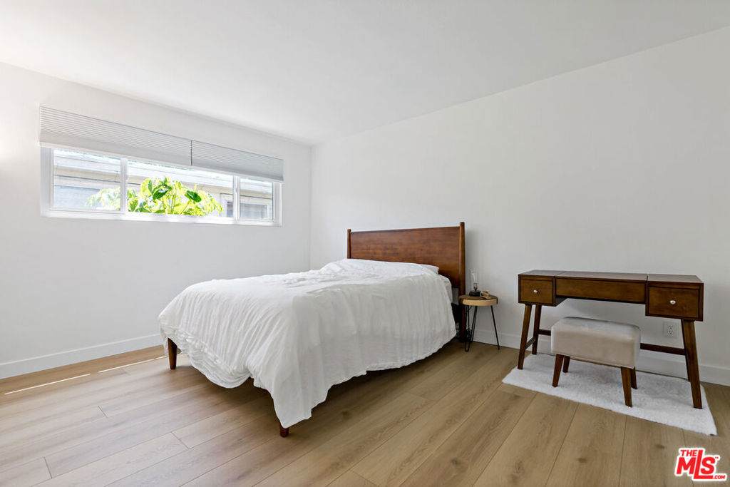 20159 Cohasset Street - Photo 1