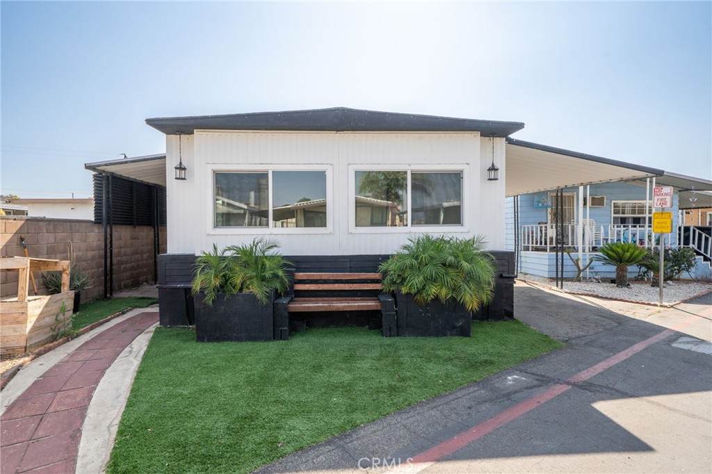 1661 Puente Avenue - Photo 1