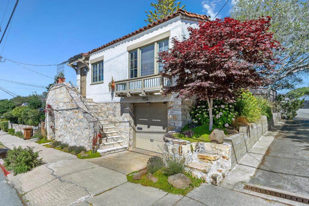 925 Cass Street - Photo 1