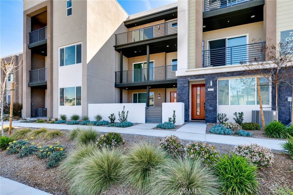 1075 Cadence - Photo 1