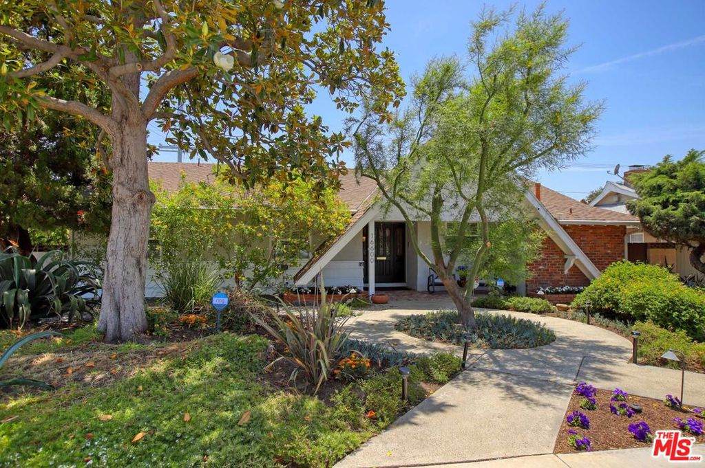16600 Nordhoff Street - Photo 1