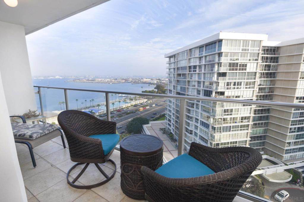 1810 Avenida Del Mundo - Photo 1