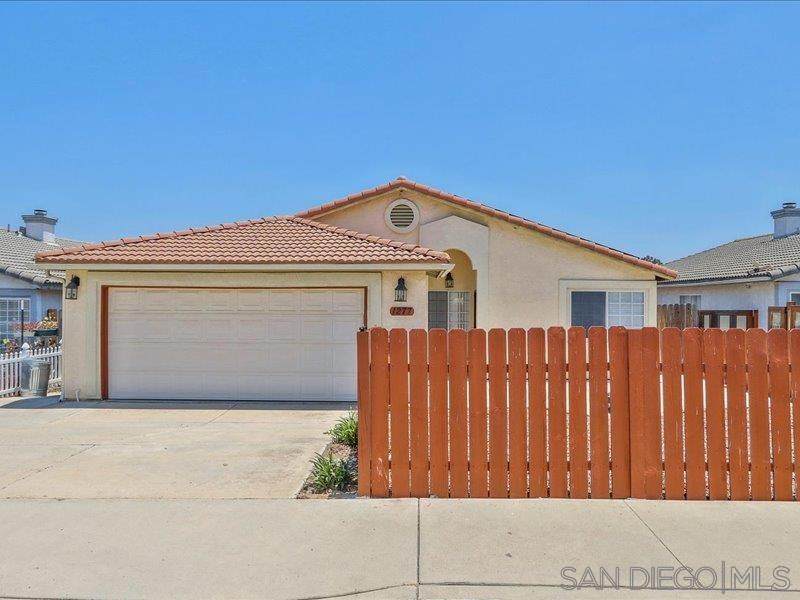 1277 Glencoe Dr - Photo 1