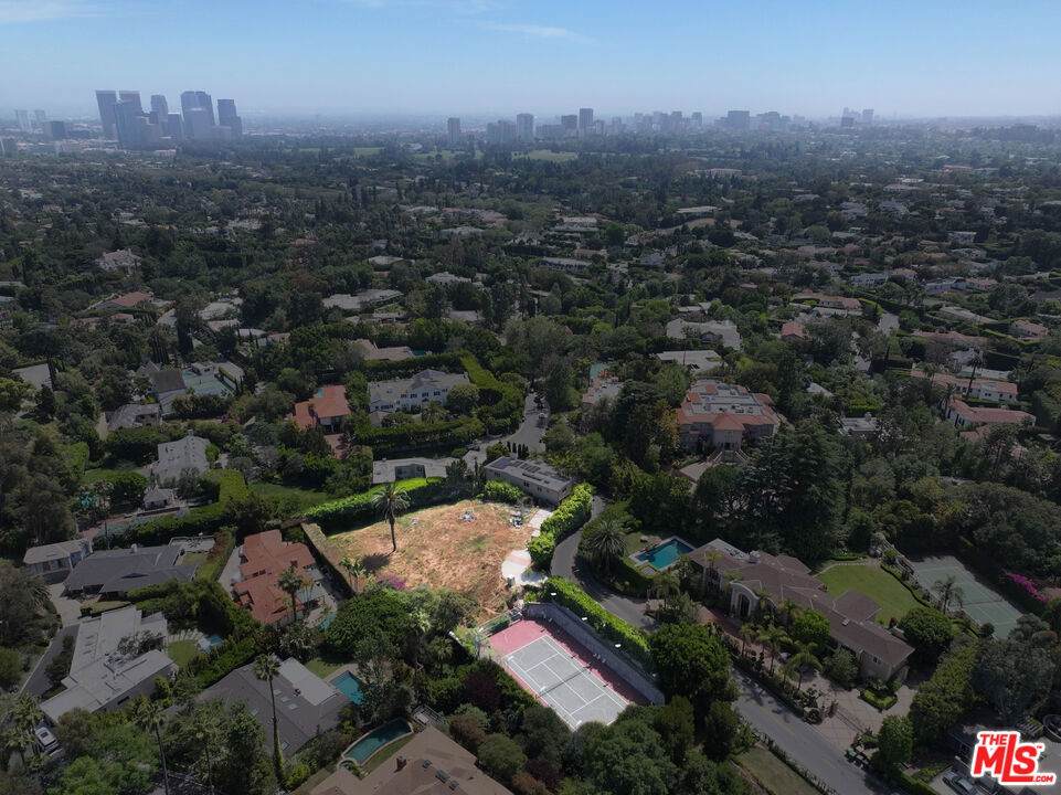 1120 Summit Drive - Photo 1