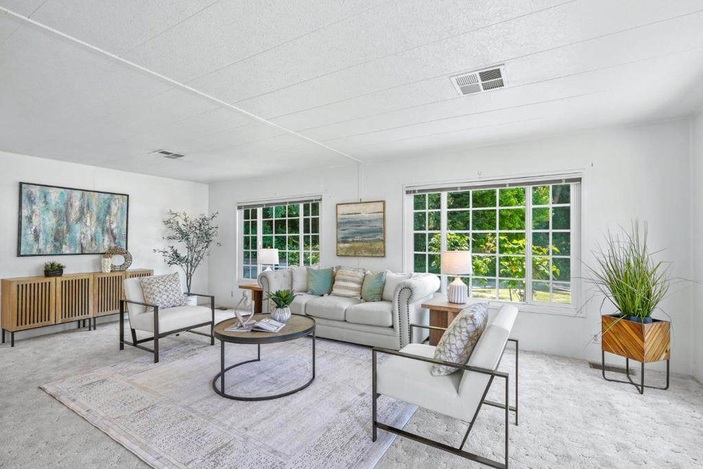 300 Plum Street - Photo 1