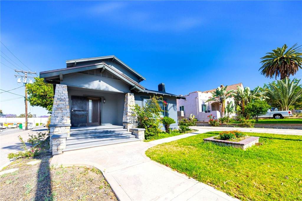 615 Victoria Avenue - Photo 1