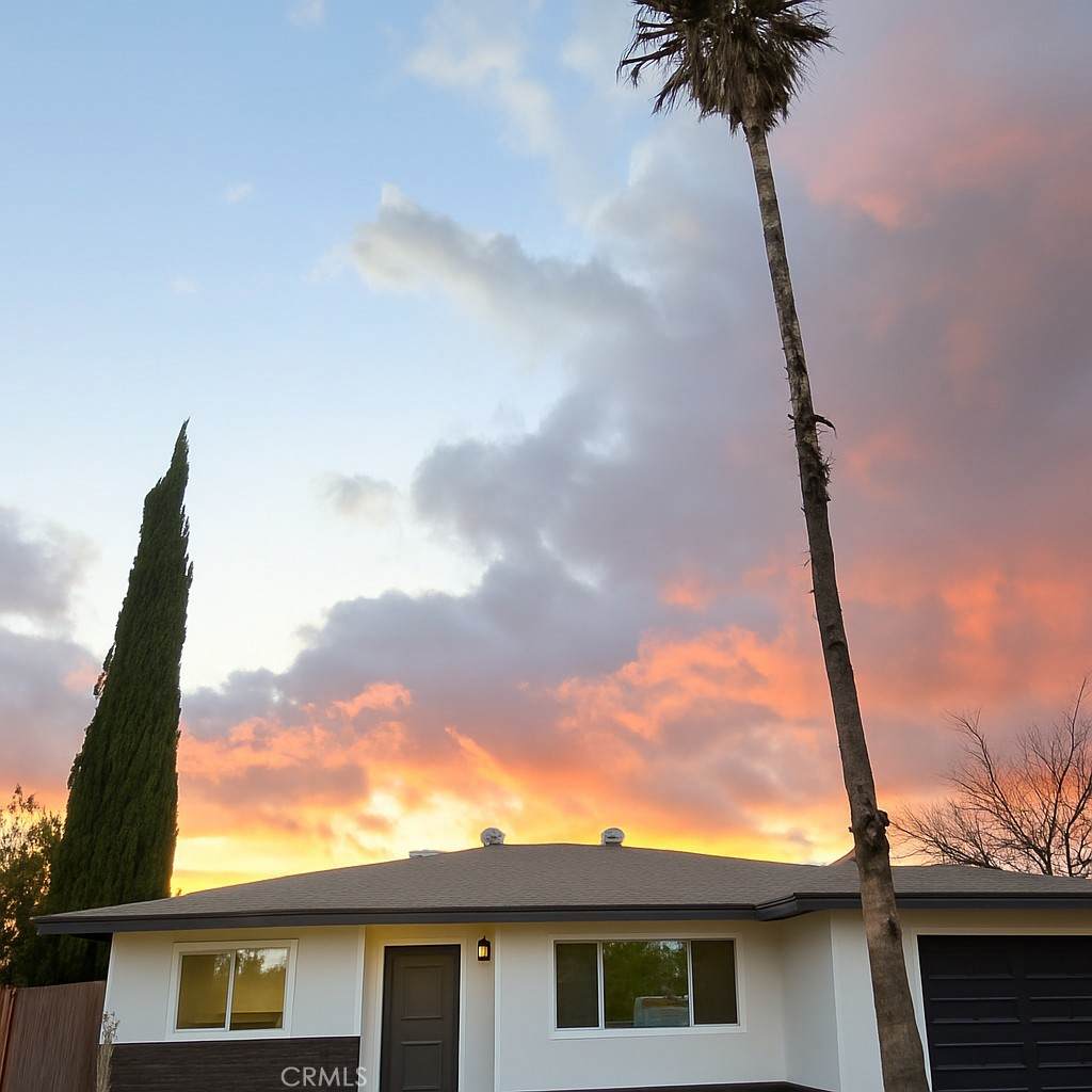 555 22nd Street - Photo 1