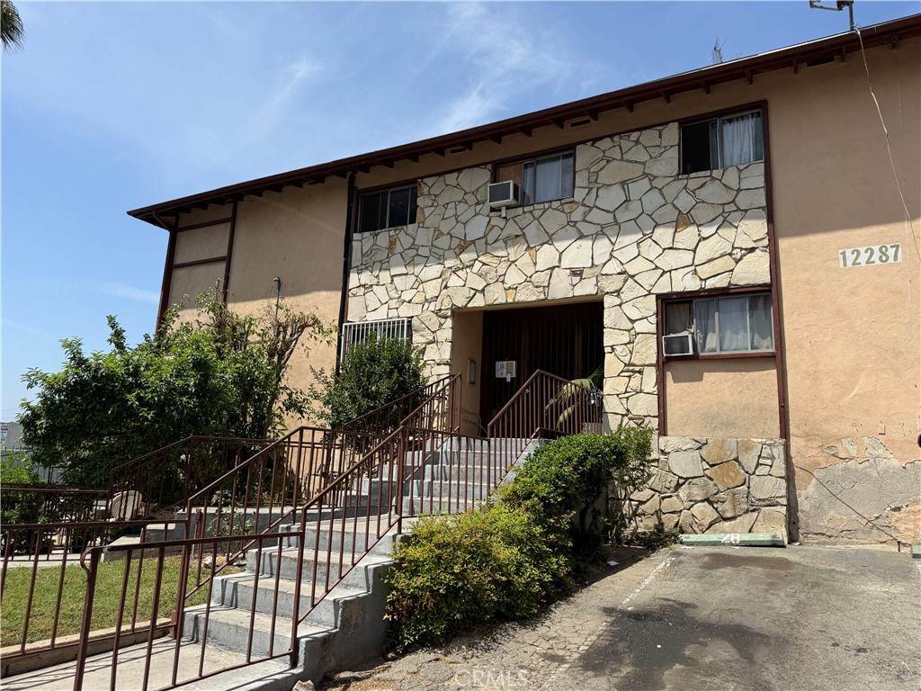 12287 Osborne Street - Photo 1