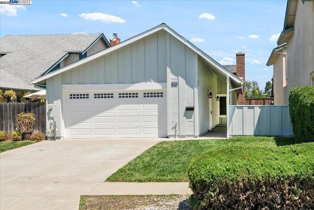 36250 Salisbury Dr - Photo 1