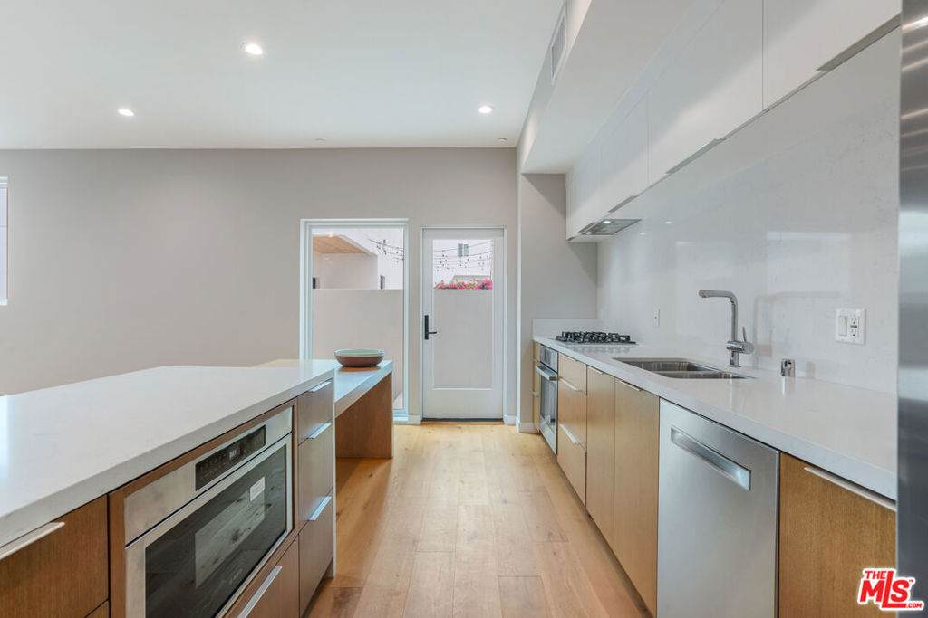 1729 Barrington Avenue - Photo 1