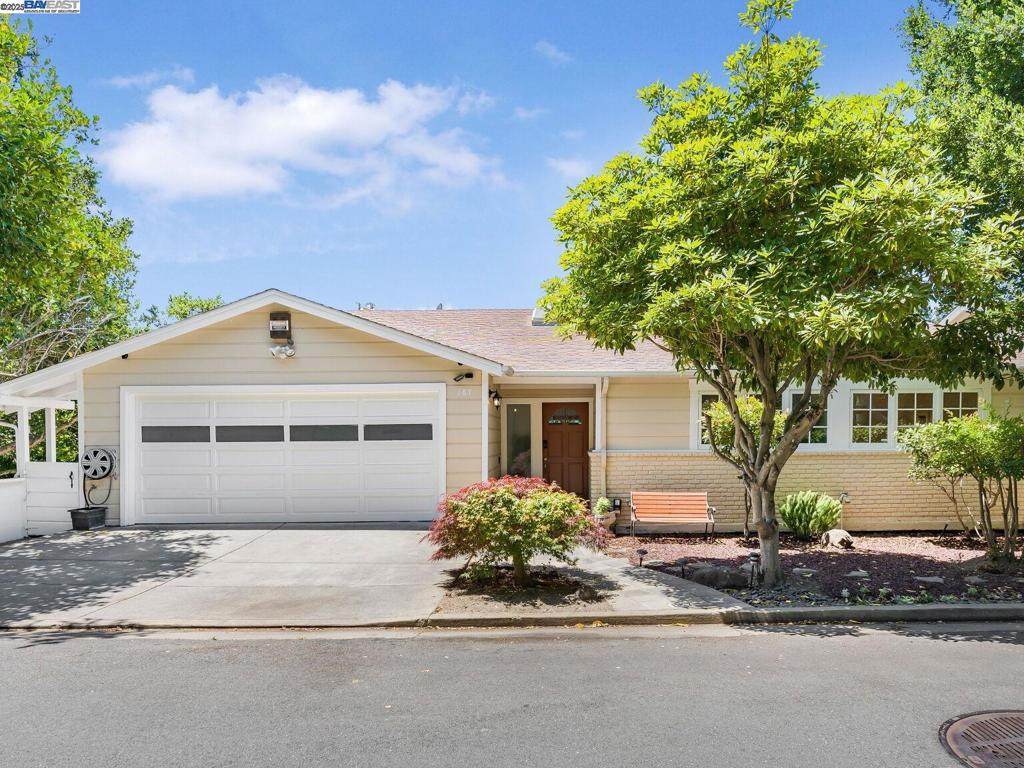 187 St. James Drive - Photo 1