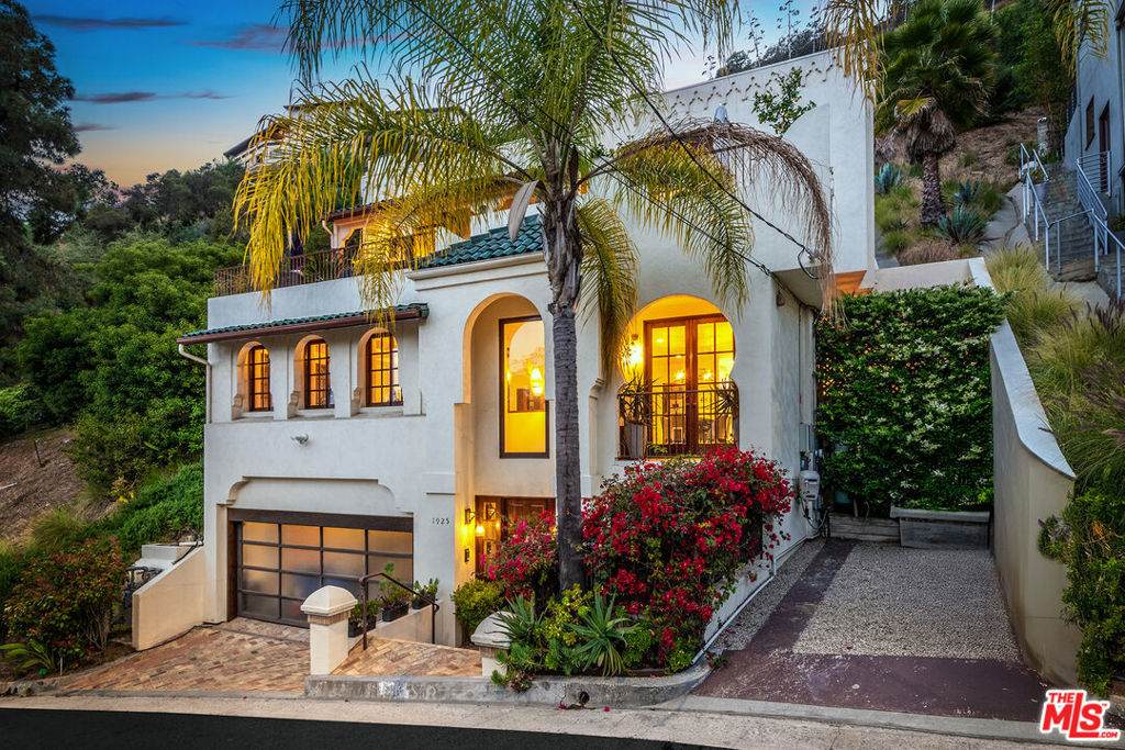 1925 Curson Place - Photo 1