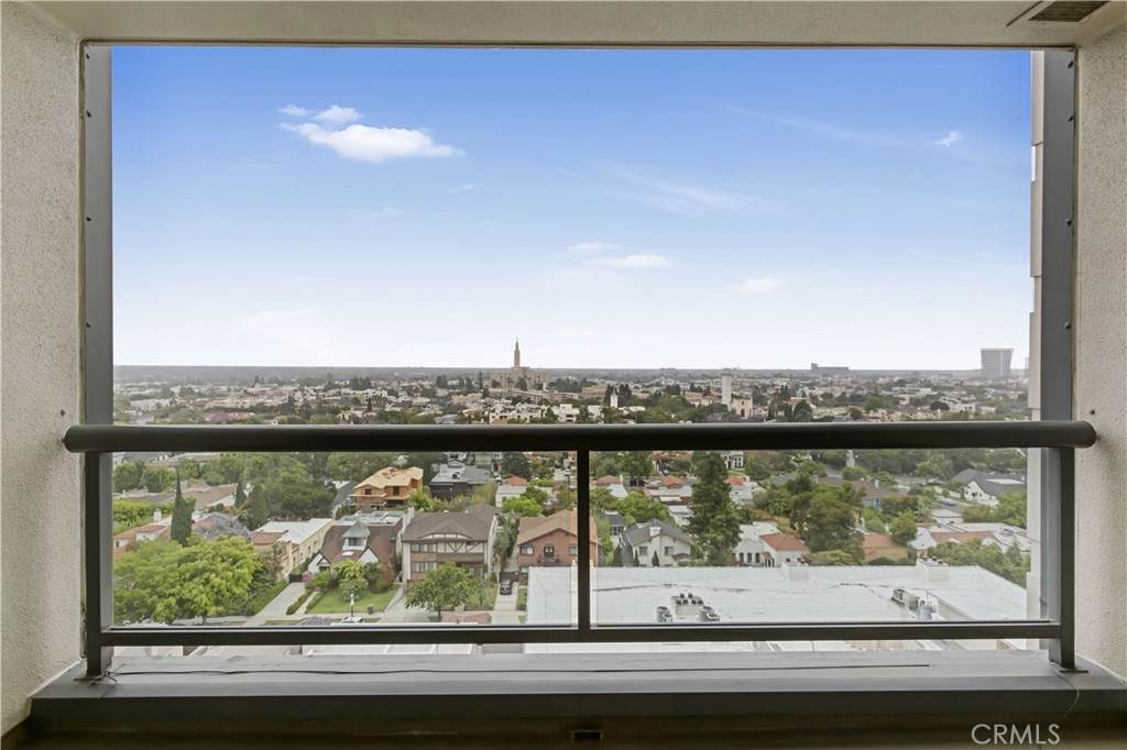 10724 Wilshire Boulevard - Photo 1